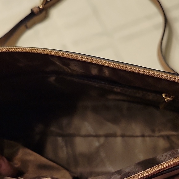 Lovevook Crossbody NWOT Bronze - Picture 5 of 5